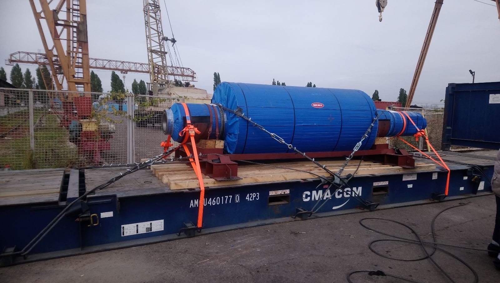 Project cargo secured on an ocean-freight flat-rack container at the NOVALOG terminal